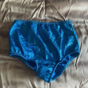 Iheartraves turquoise holographic shorts